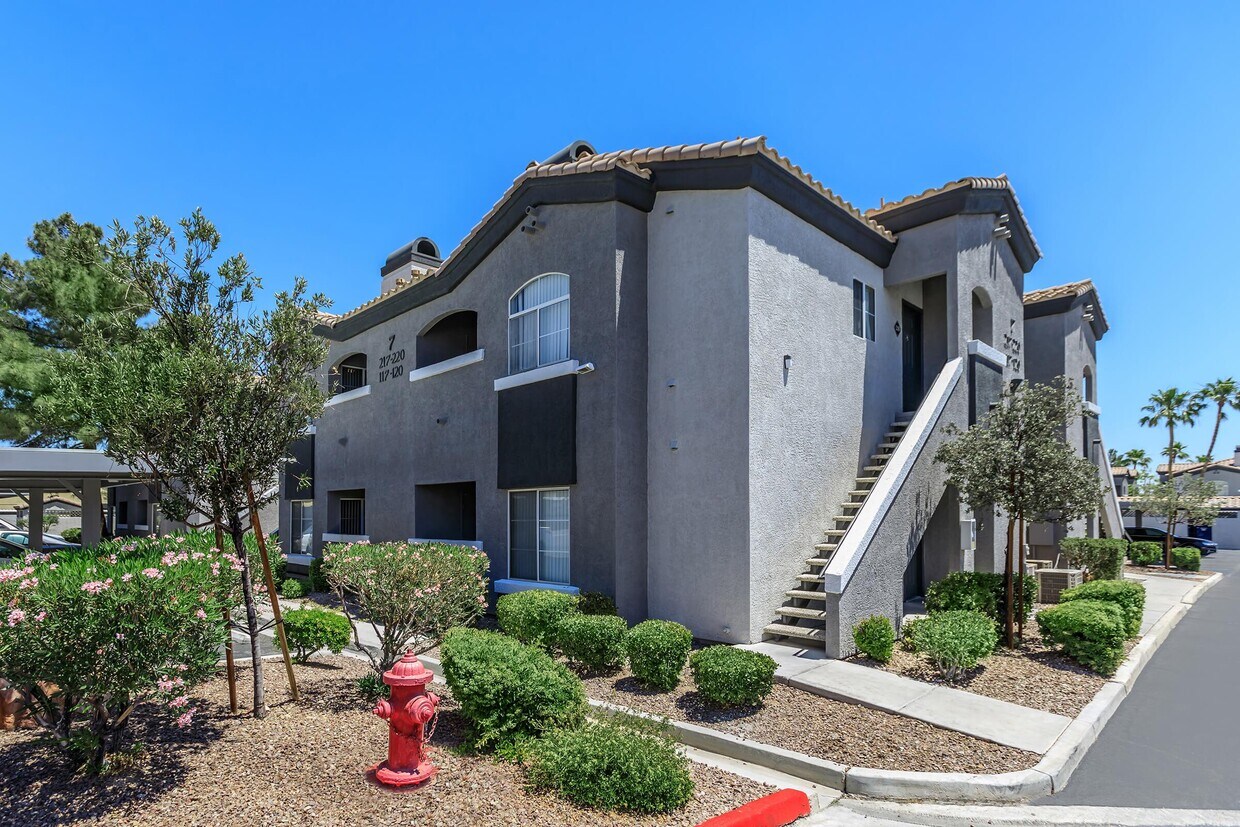 Bella Vida - 1111 S Cimarron Rd Las Vegas NV 89117 | Apartment Finder