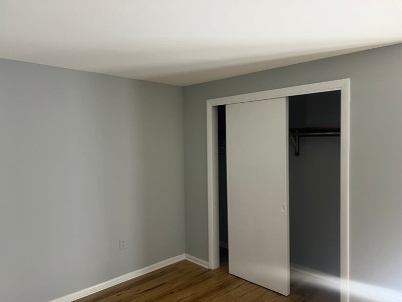 Building Photo - 64 Market St