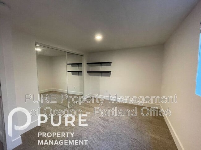 Building Photo - 4004 NE Mallory Ave