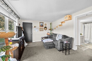 Building Photo - 3431 Evergreen Dr