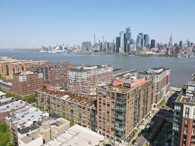 Building Photo - 1100 Maxwell Ln