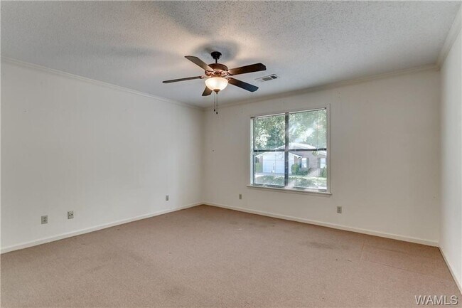 Building Photo - Fantastic 3BR 2Ba in popular Reston Place!