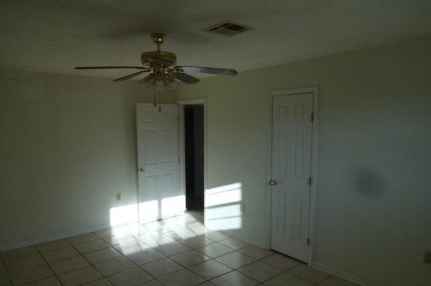Building Photo - 4709 Shalimar Dr