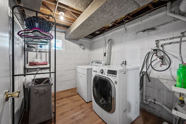Building Photo - Furnished Rental in Shadyside