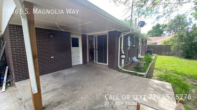 Building Photo - 1361 S Magnolia Way