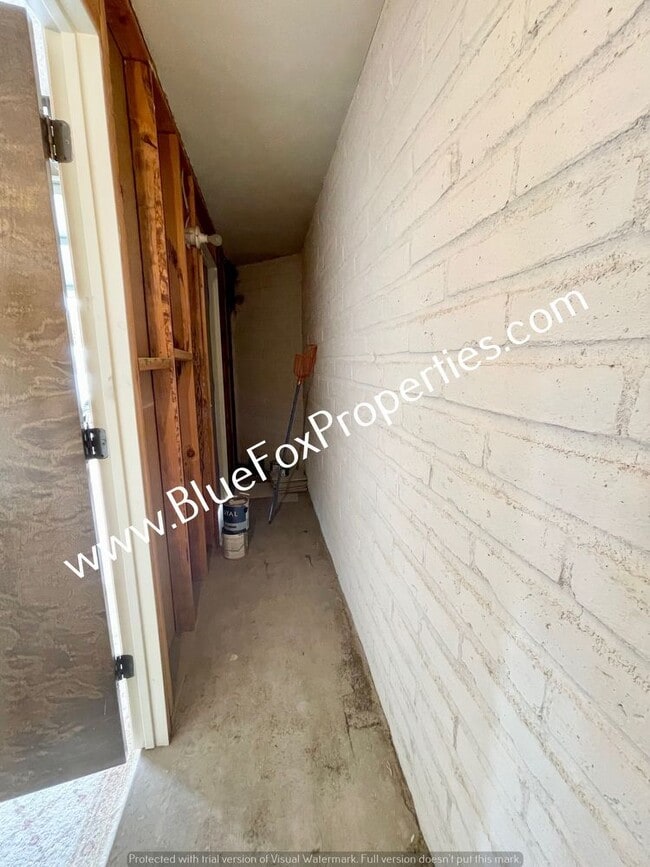 Building Photo - 7876 N Sendero Tres