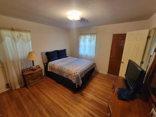 Building Photo - Beautiful Country home in Lakeland