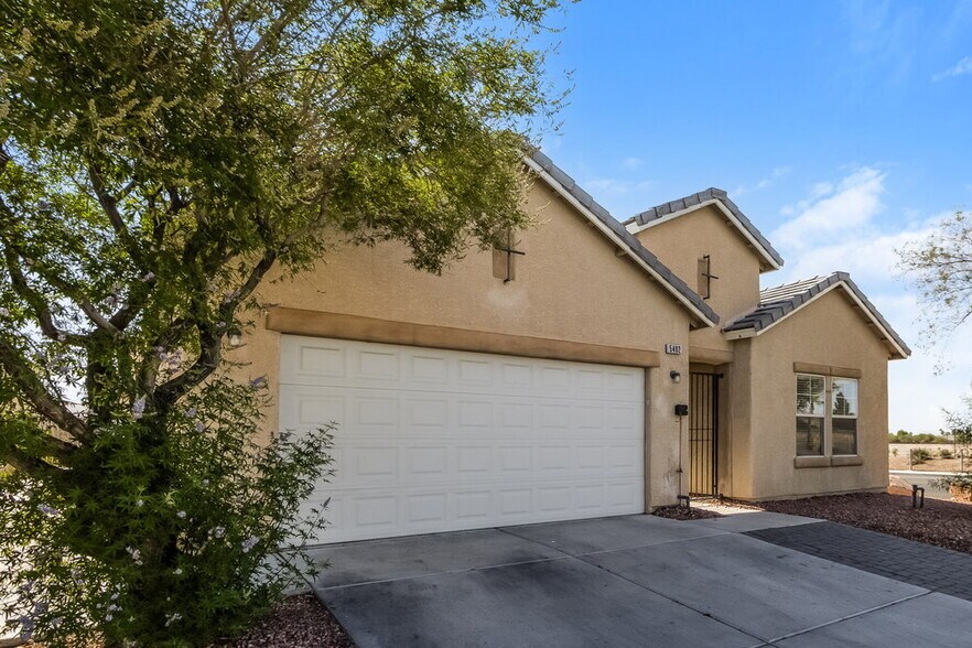 Building Photo - 5402 Royal Yacht Way