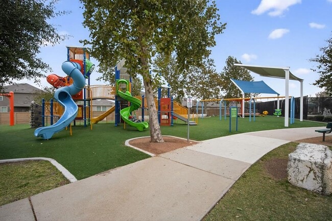 Building Photo - 113 Amber Ln