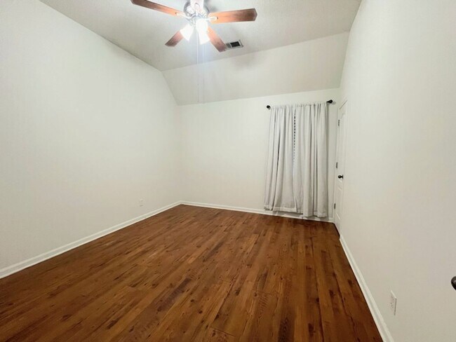 Building Photo - Available now! Beautiful Corner lot! 4 Bedrooms, Olive Branch schools!