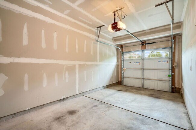 Building Photo - 3 Bedroom Townhome in Mechanicsville – $2,400/mo