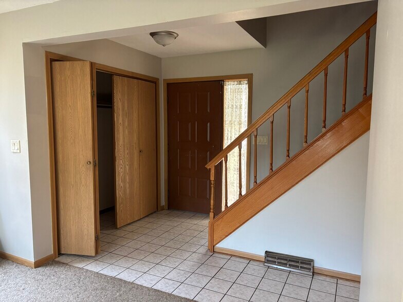 Building Photo - 6172 Brynwood Dr