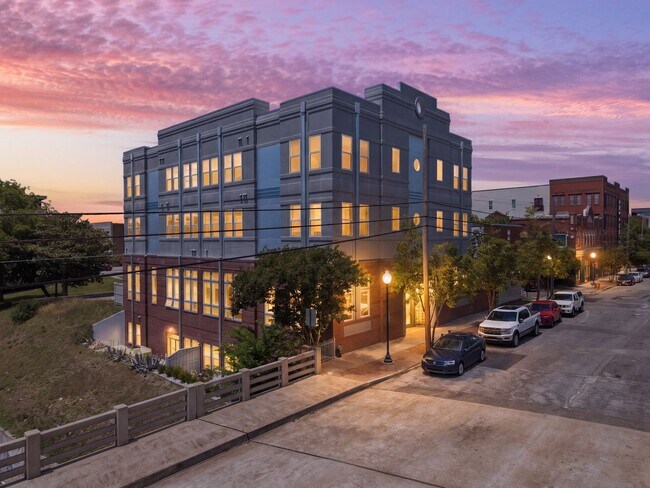 Building Photo - 619 N 4th St
