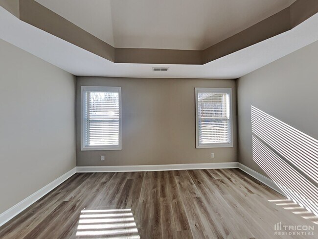 Building Photo - 634 Hollow Crst