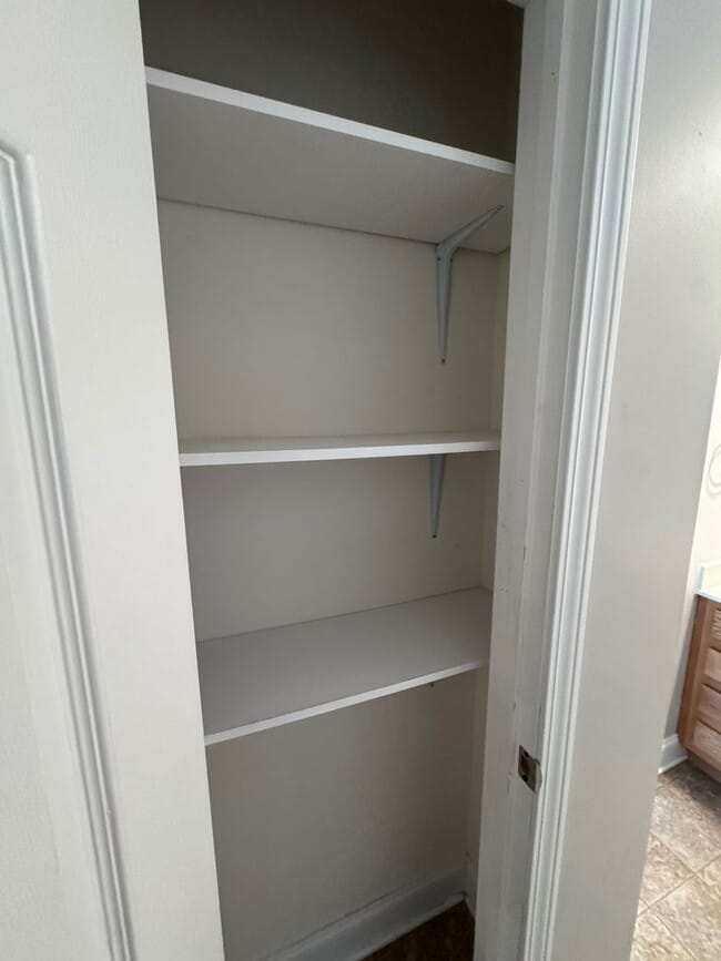 Building Photo - Central AVL Condo - Huge Deck, Views and Community Pool