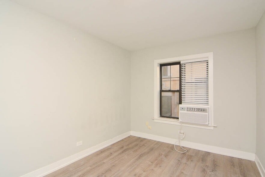Building Photo - 459 W Belden Ave
