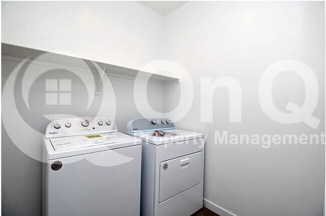 Building Photo - 3303 S Piedra Cir