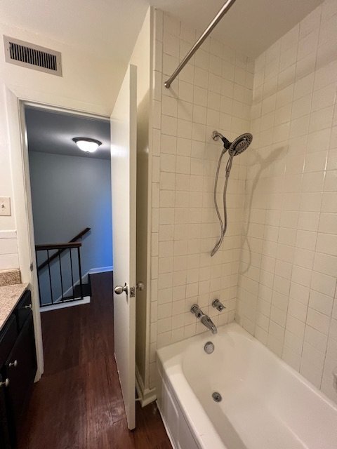 Building Photo - 503 E 6th St