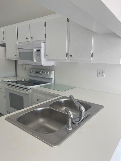 Building Photo - 6203 SW 147th Pl Cir