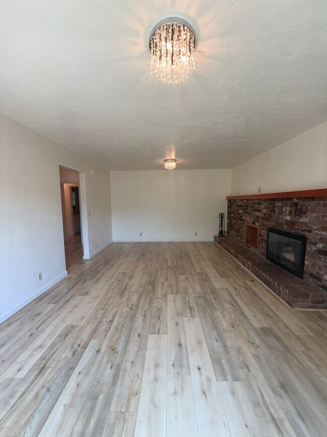 Building Photo - 615 Beverly Way