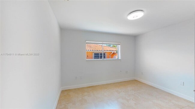 Building Photo - 2915 SW 24th St