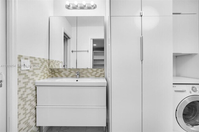 Building Photo - 2030 S Ocean Dr