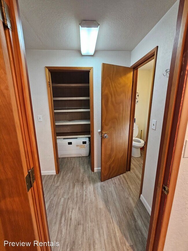 Building Photo - 3 br, 2 bath House - 8971 West Pressentine...