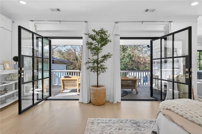 Building Photo - 1812 Wellbourne Dr NE