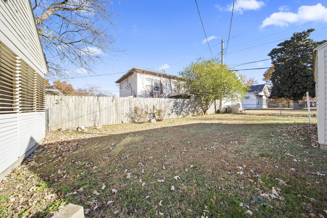 Building Photo - 1307 S Indianapolis Ave