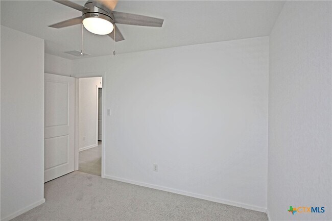 Building Photo - 527 Sarah Wy