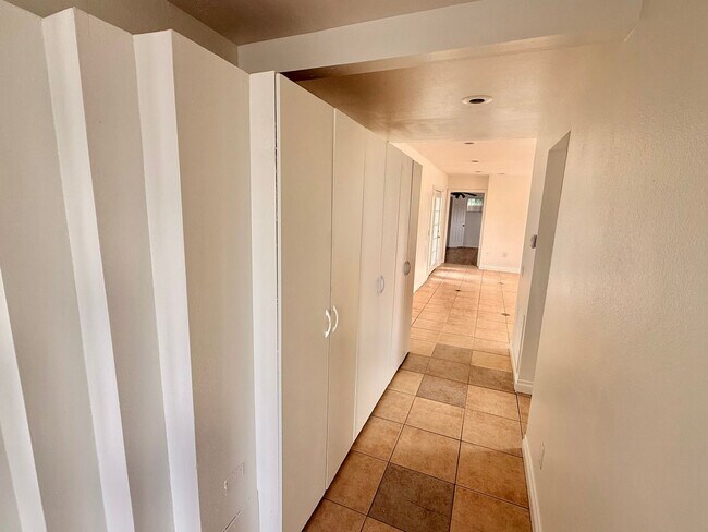 Building Photo - Spacious 4 Bedroom, 3 Bathroom Home with Driveway