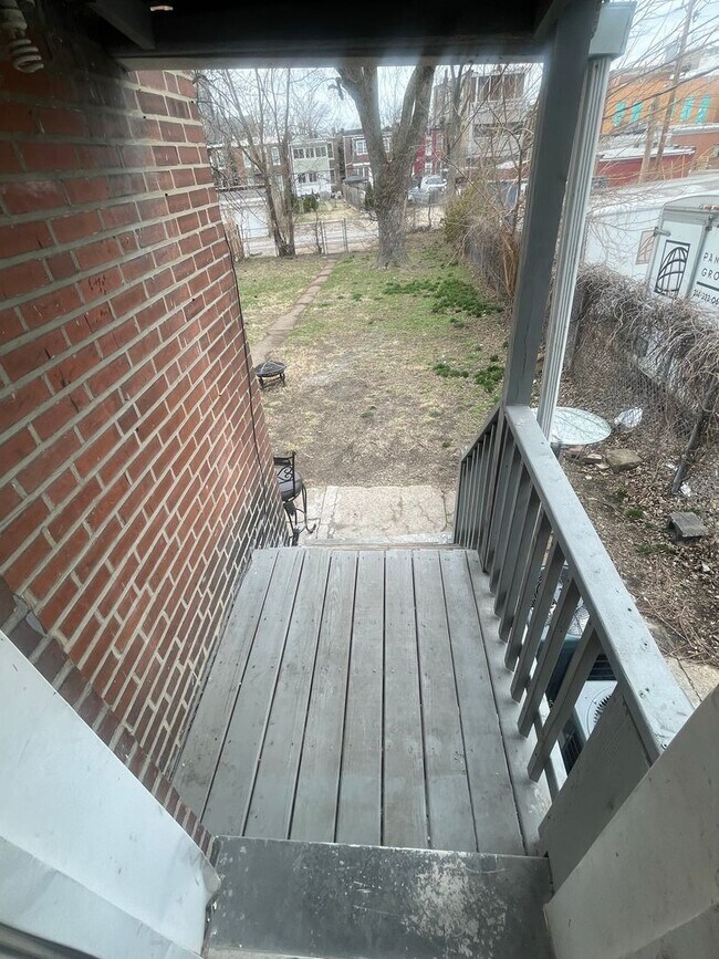 Building Photo - Available Now! One Bedroom Apartment with ...
