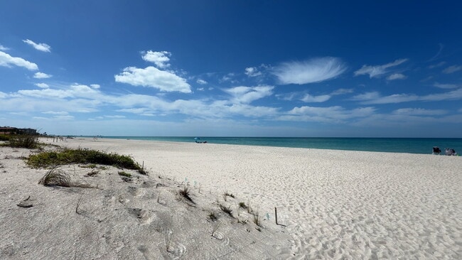Building Photo - Luxury Furnished Longboat Key Retreat with Private Beach Club Access & Golf Course Views Remodele...