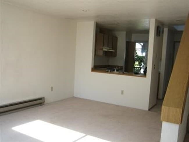 Building Photo - Bright & Private 1BR Townhome in Juanita – Garage, Patio & Prime Kirkland Location