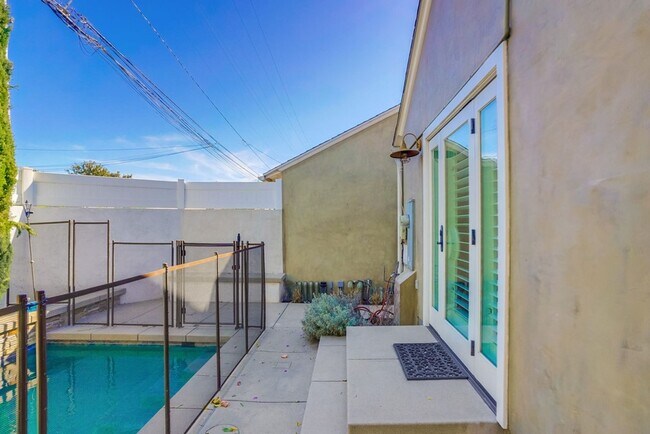 Building Photo - Beautiful 4 Bed/4 Bath Family Home w/pool - Upcoming and available in April!