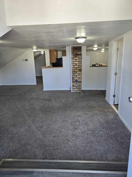Entryway/livingroom - 2720 Cheyenne Ave