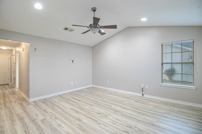 Building Photo - 10690 E Bay Tree Dr