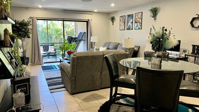 Building Photo - 140 S Cypress Rd