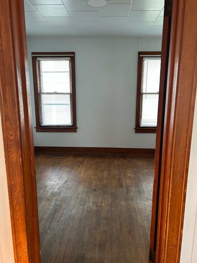 Building Photo - 811 Pleasant St