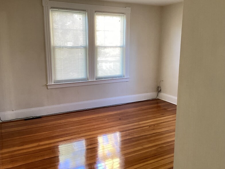 Building Photo - 18 Rockland St