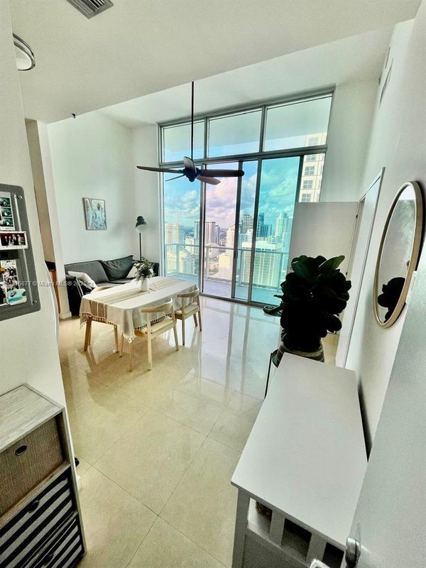Primary Photo - 300 S Biscayne Blvd