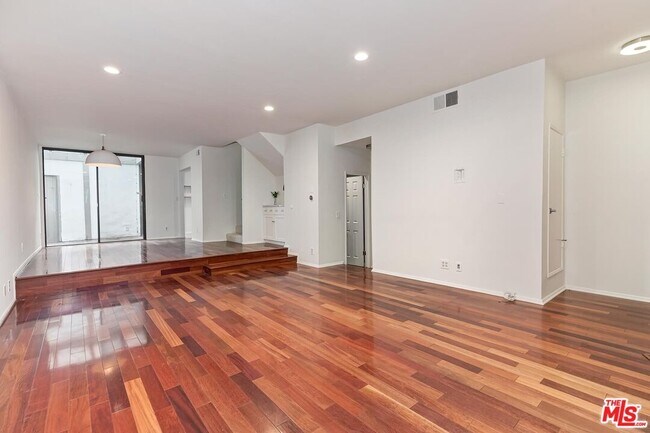 Building Photo - 1013 21st St