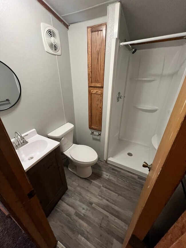 Building Photo - Large 5 bedroom house close to campus for ...