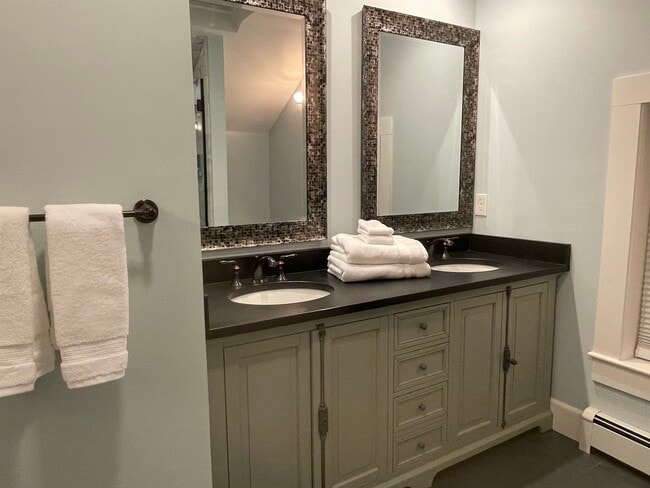 Building Photo - 70 Front St