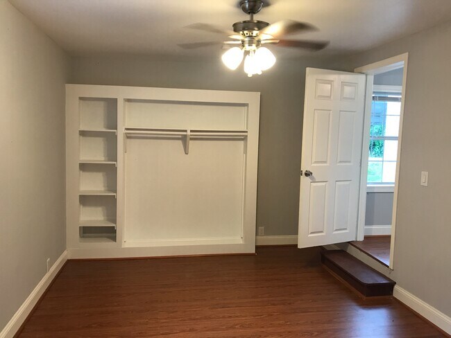 Building Photo - beautiful just remodeled home in Jones Creek. Move In Ready!