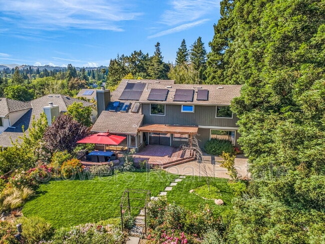 Building Photo - 325 Paraiso Dr