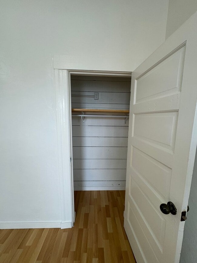 Building Photo - Three Bedroom House in Visitacion Valley