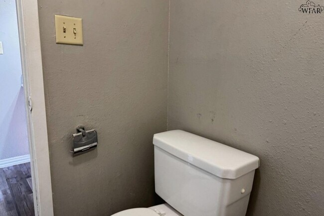 Building Photo - 2612 Southwest Pkwy