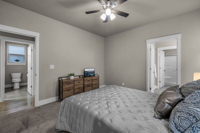 Building Photo - Triple Ridge 3 bed 3 bath home, Pool Access, A/C, Flexible Living Space!