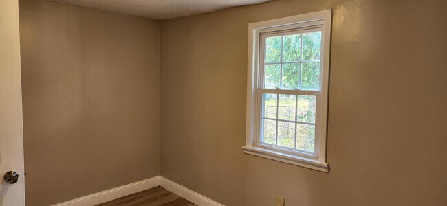 Building Photo - 2527 N Pierce Ave